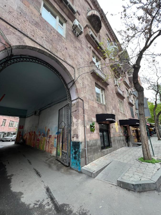 Cozy Apartment Near Opera House Yerevan Exterior photo